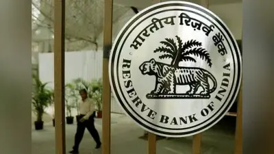बैंकिंग व्यवस्था से डिगता भरोसा