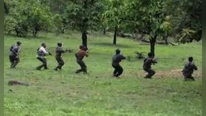 झारखंड पुलिस और इनामी मिसिर बेसरा के बीच मुठभेड़, पुलिस ने 20×40 फीट के बंकर को किया ध्वस्त