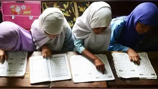 बिहारशरीफ के मदरसा परिसर में बेची जा रही मछली, जिला प्रशासन की चेतावनी के बाद भी बिक्रेताओं पर असर नहीं