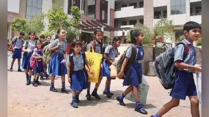 अभिभावकों की जेब पर बढ़ेगा बोझ, 25 फीसदी तक बढ़ा स्कूल बसों का किराया, यूनिफॉर्म की कीमतों में भी इजाफा