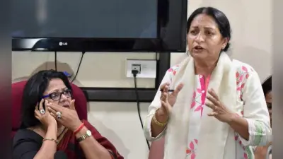 कुमार विश्वास मामले में दिल्ली महिला आयोग में दो फाड, जूही खान ने दिया इस्तीफा