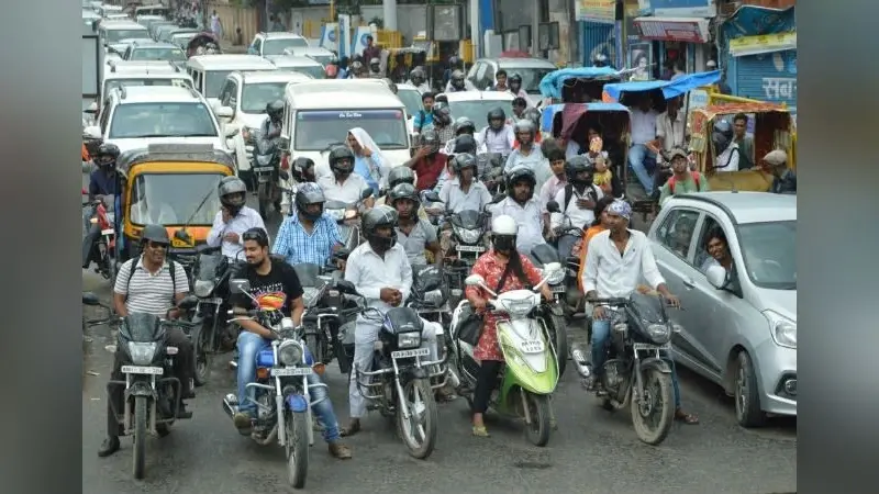 पटना में जाम से बढ़ी लोगों की परेशानी, इन रूटों में किया गया तत्काल बदलाव…