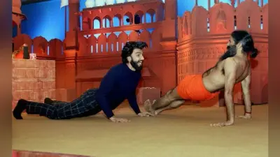 …और जब बाबा रामदेव के ”डांस” के सामने चित्त हो गये रणवीर सिंह, SEE VIDEO