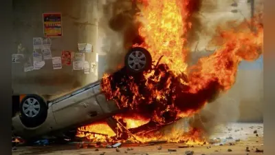 कोलकाता में बच्ची की मौत के बाद आक्रोश, पुलिस की तीन गाड़ियां फूंकी, पांच वाहनों में तोड़-फोड़