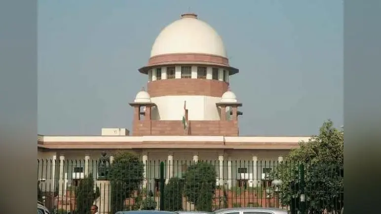Skin-To-Skin Contact के बिना शारीरिक उत्पीड़न नहीं होता- बंबई हाईकोर्ट के फैसले पर SC ने लगायी रोक