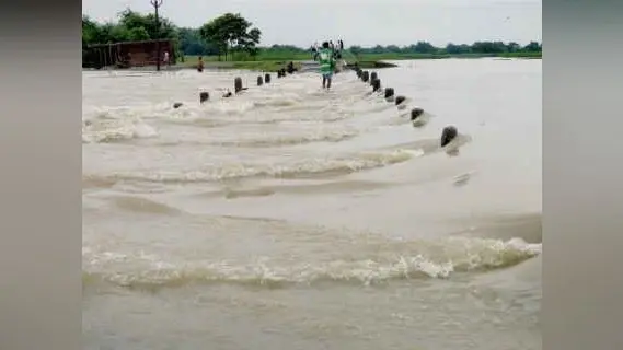 लोकायन नदी में छोड़ा गया 21.5 हजार क्यूसेक पानी, जलस्तर खतरे के निशान से तीन फुट ऊपर चढ़ा