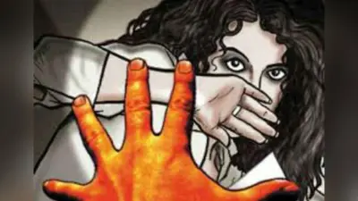 Bihar News: समोसा लेने गयी किशोरी के साथ होटल के स्टाफ ने की छेड़खानी, हुई बेहोश