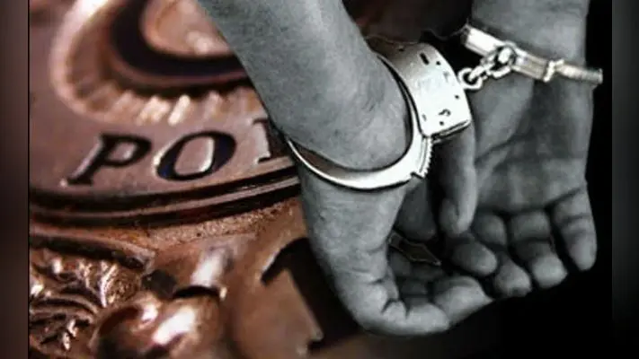 मुजफ्फरपुर में सौल्वर गैंग के ठिकानों पर पुलिस की रेड, कंप्यूटर व कागजात जब्त, दो कर्मी हिरासत में