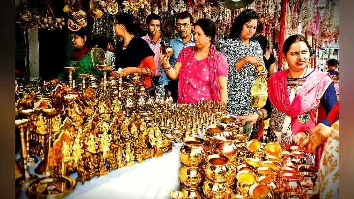 धनतेरस में गिरिडीह का बाजार हुआ गुलजार, करोड़ों का कारोबार