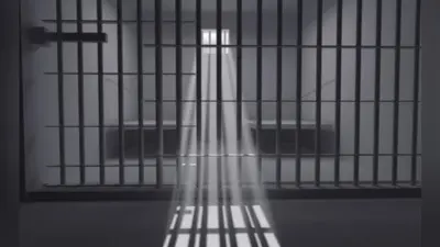 बाढ़ कोर्ट में पेशी को लाये गये तीन कैदी हाजत से फरार, हत्या के आरोप में मनु महाराज ने किया था गिरफ्तार