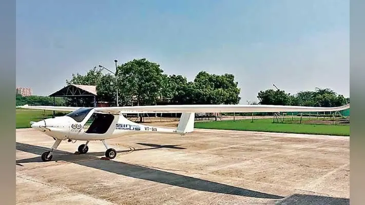 धनबाद में उड़ान भरते ही 83 सेकेंड में गिरा ग्लाइडर, पायलट समेत पटना का किशोर घायल