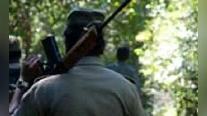 लखीसराय के जंगली इलाकों में चला सर्च ऑपरेशन, भारी मात्रा में डेटोनेटर व विस्फोटक बरामद, नक्सली फरार