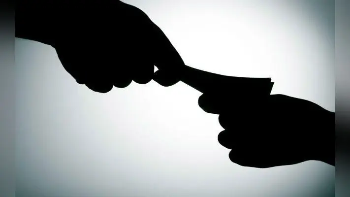एसडीओ करता था अवैध वसूली, बालू ढोनेवाले हर ट्रैक्टर से घूस का रेट 1500 रुपये प्रति ट्रैक्टर