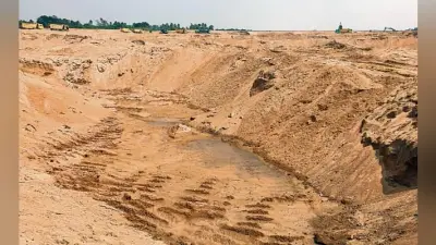 चतरा में डीएमओ ने बालू घाट व स्टॉकयार्ड की जांच की, पायी गड़बड़ियां