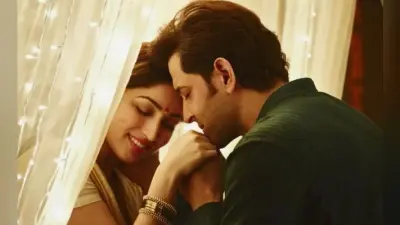 Film Review: बेइंतहा मोहब्बत और बदले की कहानी कहती ”काबिल”