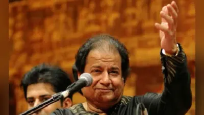 वाराणसी के बाबा विश्वनाथ का आशीष लेकर खुद को रिचार्ज करने पहुंचे भजन सम्राट अनूप जलोटा, जानें क्या कहा
