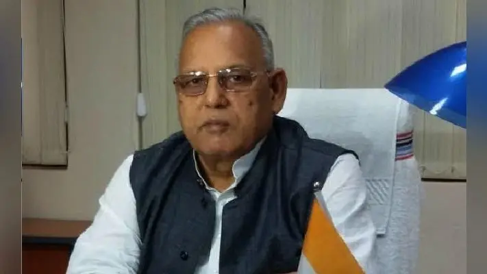 स्वास्थ्य मंत्री ने कहा, नव- सिखवा , भड़के प्रतिनिधि सुनायी खरी – खोटी
