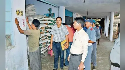पंडरा और अपर बाजार का हाल बुरा, दुकान खुल रहे, पर खरीदार नदारद