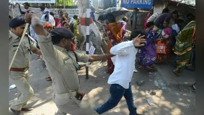 Corona Effect : बेवजह घूमने वालों पर पुलिस ने भांजी लाठियां
