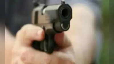 भोजपुर में दो मुखिया परिवार के बीच खूनी संघर्ष, गोलीबारी में पूर्व मुखिया के पुत्र की मौत, मुखिया घायल
