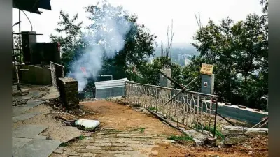 बचायें पहाड़ी मंदिर : भोले बाबा के दरबार की दुर्दशा देख नाराज हो रहे भक्त, कहते हैं…पहलेवाला पहाड़ी मंदिर ही इससे बेहतर था
