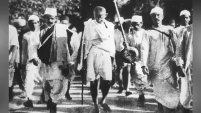 दंगे की आग में जलते नोआखाली को शांत करने के लिए चार महीने तक खाली पैर गांव-गांव घूमे थे महात्मा गांधी