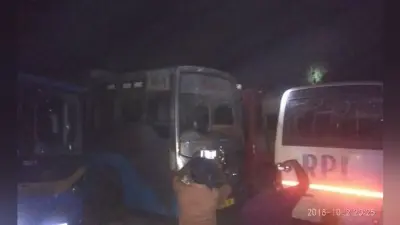 कोडरमा : बीमार छात्र को देर से मिला वाहन, आक्रोशित छात्रों ने RPI के 9 बसों में की तोड़फोड़