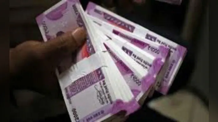 कोरोना ने किया रुपया का बुरा हाल, पहली बार डॉलर के मुकाबले 75 के नीचे