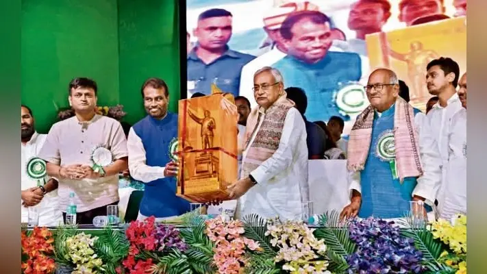 पटना : सम्मेलन में जदयू ने दिखायी ताकत, सीएम की मौजूदगी में एसकेएम हॉल में हुआ दलित-महादलित सम्मेलन
