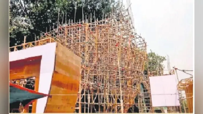 वृद्धाश्रम की तर्ज पर बन रहा फूलझड़ का पंडाल