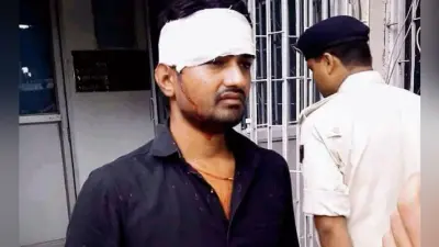पटना : बिना हेलमेट बाइक चला रहे छात्र का सिपाही ने सिर फोड़ा