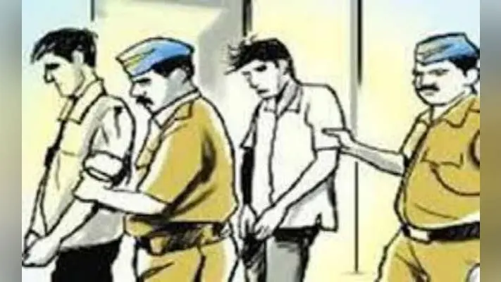 चौक पुलिस के हत्थे चढ़े छह बदमाश, हथियार बरामद