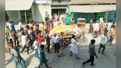 गाजे-बाजे के साथ निकली आवारा सांड की शव यात्रा, हिंदू रीति रिवाज से हुआ अंतिम संस्कार, देखें वीडियो