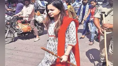 रांची़ : …..जब एसडीओ गरिमा सिंह ने थामा डंडा, ऑटो चालकों में मची भगदड़