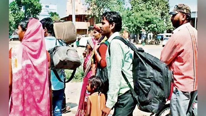 बच्ची से दुष्कर्म के बाद गैर गुजरातियों पर हमले तेज, हजारों की संख्या में गुजरात से लौट रहे यूपी और बिहार के लोग