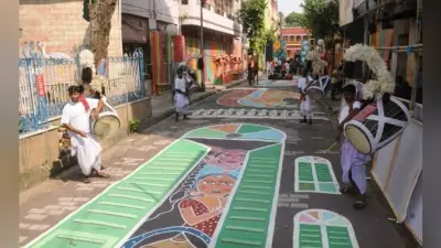 बंगाल : यौन कर्मियों के अधिकारों के समर्थन में बनाया 300 फीट लंबा स्ट्रीट आर्ट