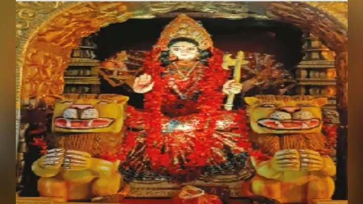 सैकड़ों अखण्ड दीपों से जगमगाया मां नवदुर्गा का दरबार