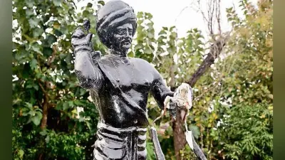 कांके : बिरसा मुंडा की प्रतिमा को क्षतिग्रस्त किया