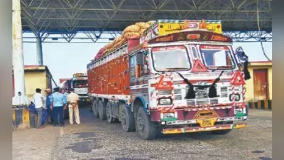 आधी रात डीएम ने बॉर्डर से सटे चेक पोस्ट पर की छापेमारी, फिर सामने आया सच… पढ़े पूरा मामला