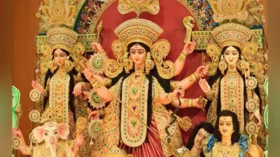 पूजा के उत्साह में डूबा शहर