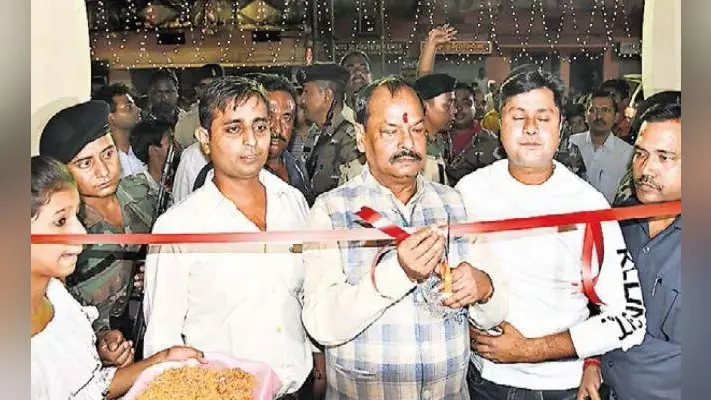 जमशेदपुर : पूजा के दौरान अनुशासित रहें युवा : रघुवर दास