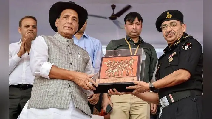 गृह मंत्री ने कहा – अकेले दम पर अंजाम दिये जानेवाले आतंकी हमले भारत के लिए चुनौती