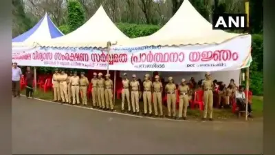 #Sabrimala : सबरीमला मंदिर खुलने से पहले निलक्कल में तनाव का माहौल, पुलिस ने प्रदर्शनकारियों को हटाया