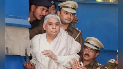 स्वयंभू बाबा रामपाल, 13 अनुयायियों को एक और मामले में उम्र कैद