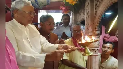 सीएम नीतीश ने पंडालों में मां दुर्गा की प्रतिमा का किया दर्शन