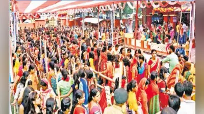 मां दुर्गा का खोईंछा भर महिलाओं ने मांगी खुशहाली