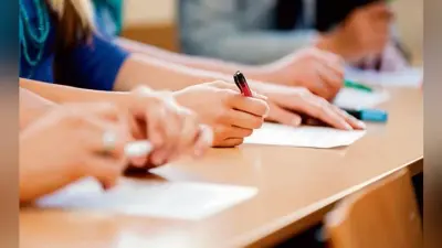 पटना : प्राइवेट स्कूल प्रतियोगिताओं व फेयर के नाम पर काटते हैं अभिभावकों की जेब
