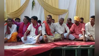 गोपालगंज : पुलिसकर्मी ने की धक्का-मुक्की, धरने पर बैठे मंदिर के सभी पुजारी