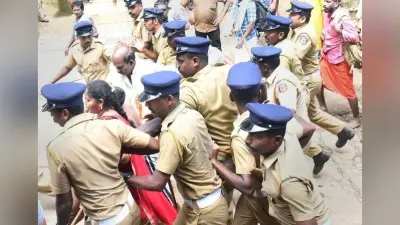 IN PICS : सबरीमला के कपाट खुले, ‘प्रतिबंधित” कोई भी महिला नहीं कर सकी भगवान अय्यप्पा के दर्शन