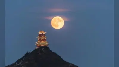 …तो अब चीन की सड़कें स्ट्रीट लाइट की जगह कृत्रिम चंद्रमा की रोशनी से होंगी जगमग
